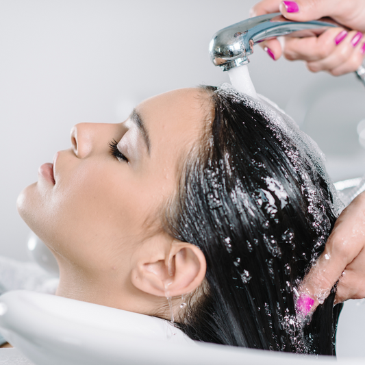 Sei sicura di lavare i capelli nel modo giusto? 5 errori comuni da evitare
